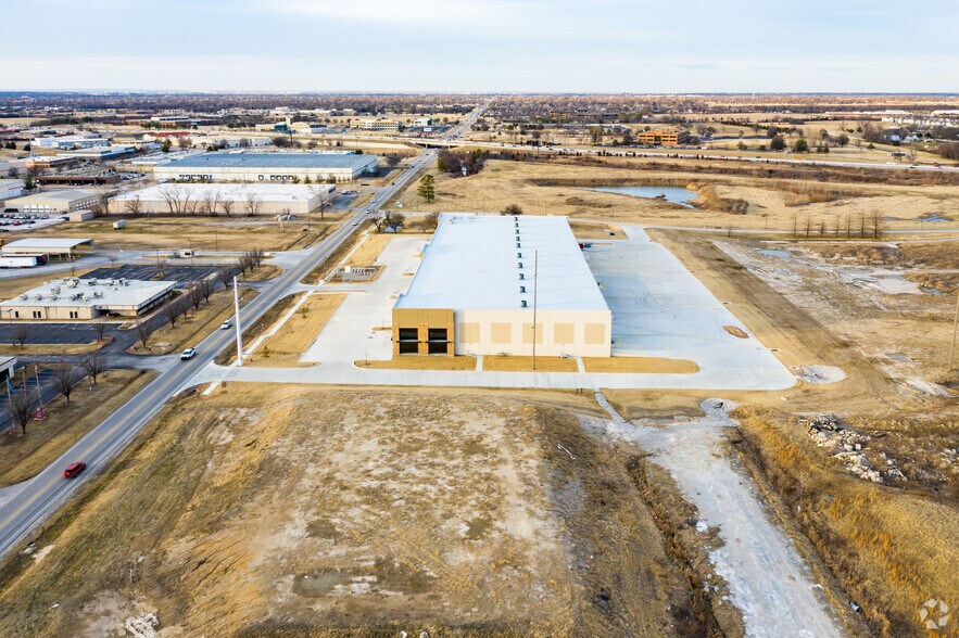 More Photos Of 5665 S 129th East Ave, Tulsa Distribution For Lease