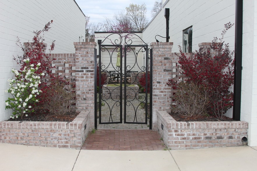 More Photos Of 228-230 Winslow St, Fayetteville Loft Creative Space For Sale