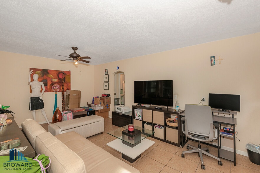 More Photos Of 224 SW 15th St, Dania Beach Apartments For Sale