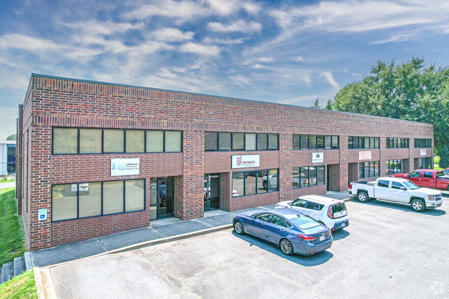 More Photos Of 340-342 Crompton St, Charlotte Light Manufacturing For Lease