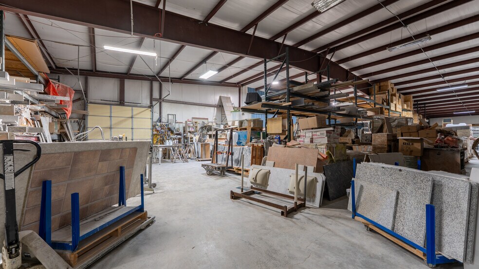 More Photos Of 19850 Houston Rd, Lebanon Showroom For Sale
