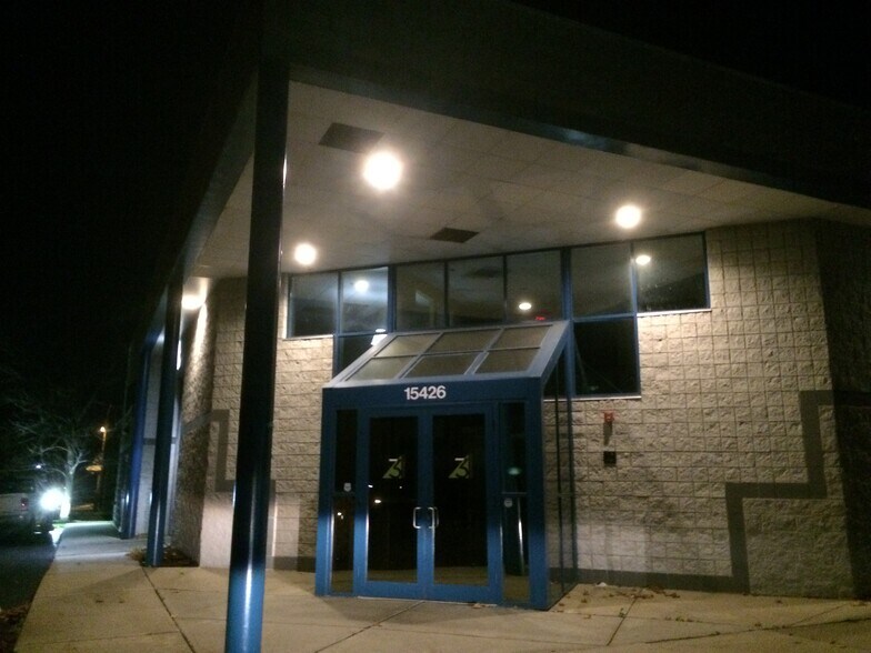 More Photos Of 15426 70th Ct, Orland Park Light Distribution For Lease