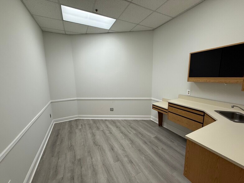 More Photos Of 79 Route 59, Suffern Medical For Lease