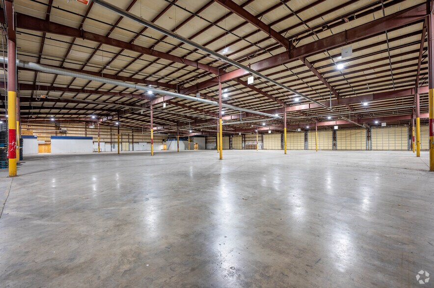 More Photos Of 325 12th St SE, Linton Manufacturing For Lease