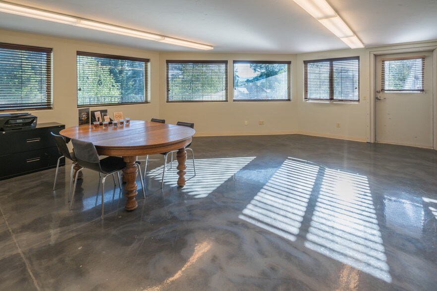 More Photos Of 3735 Eagle Loop, Hood River Warehouse For Sale