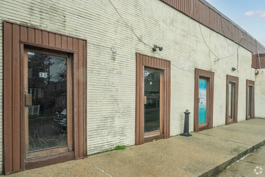 More Photos Of 430 W Merrick Rd, Valley Stream Office For Lease