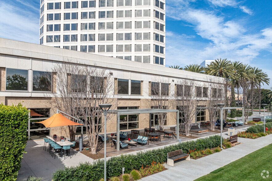 More Photos Of 100 Spectrum Center Dr, Irvine Office For Lease