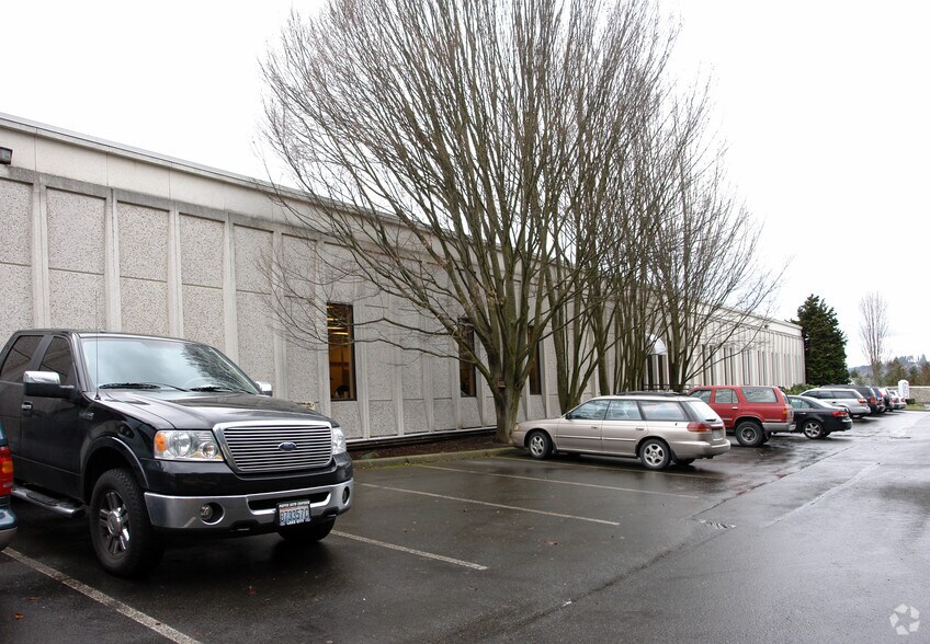 More Photos Of 9675 SE 36th St, Mercer Island Flex For Lease