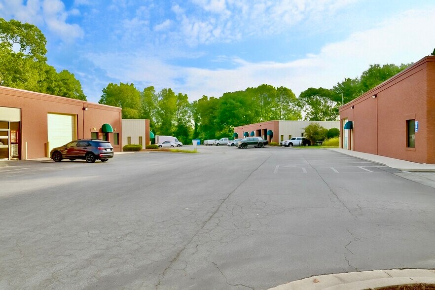 More Photos Of 2295 Skelton Rd, Gainesville Unknown For Lease