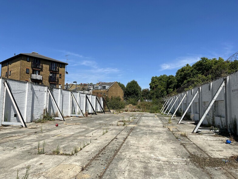 More Photos Of 33-39 Parsons Green Ln, London Warehouse For Lease