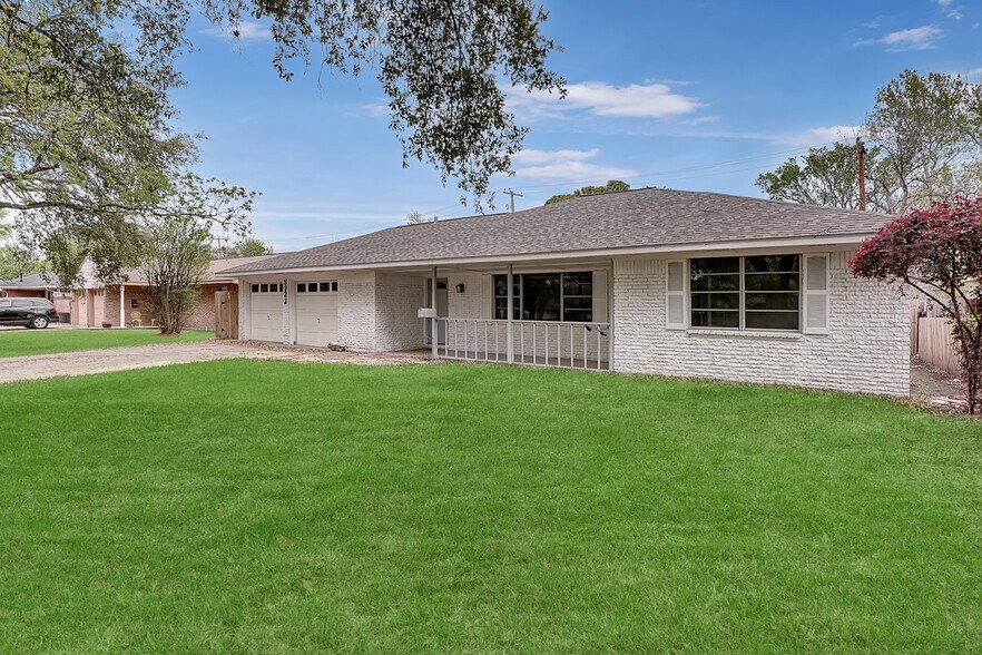 More Photos Of 5722 W 43rd St, Houston Specialty For Sale