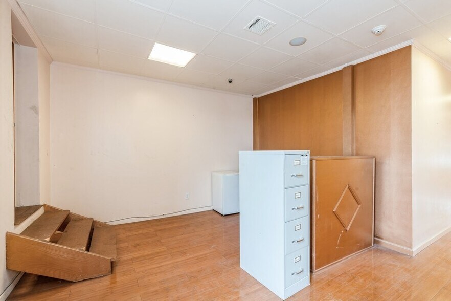 More Photos Of 1309-1313 Paterson Plank Rd, Secaucus Restaurant For Lease