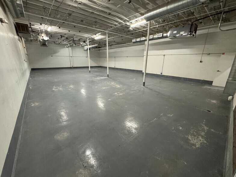 More Photos Of 3535 N Anza Rd, Palm Springs Warehouse For Lease