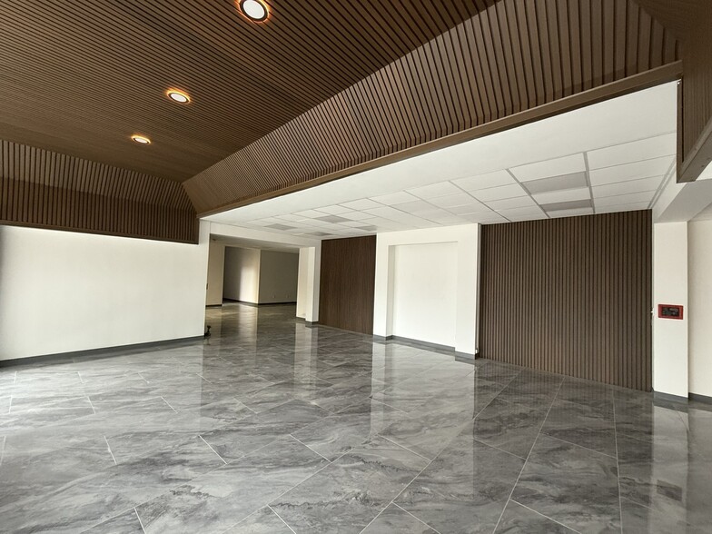 More Photos Of 900 N University Blvd, Jacksonville Office For Lease