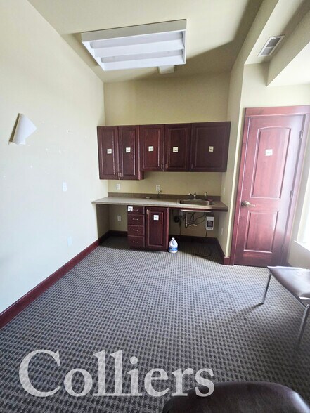 More Photos Of 1715 Pole Line Rd E, Twin Falls General Retail For Sale