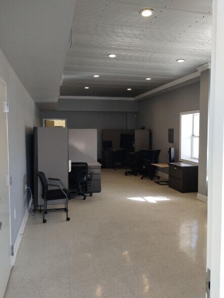More Photos Of 4300 Highway 43, Mc Intosh Truck Terminal For Lease