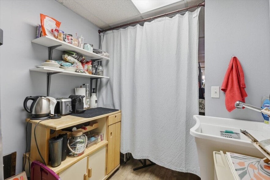 More Photos Of 1215 Meade Ave, Prosser Storefront For Sale