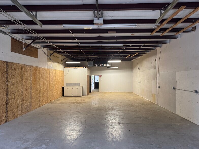More Photos Of 5755 Industrial Pl, Colorado Springs Warehouse For Lease