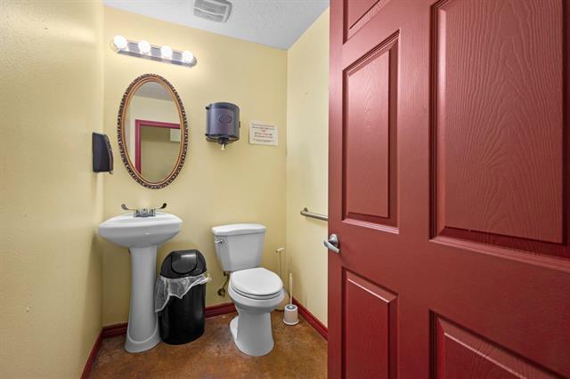 More Photos Of 34041 US-96 Hwy, Buna Freestanding For Sale