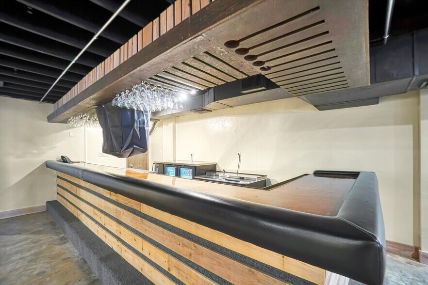 More Photos Of 23894 S Frontage Rd, Weatherford Bar For Sale