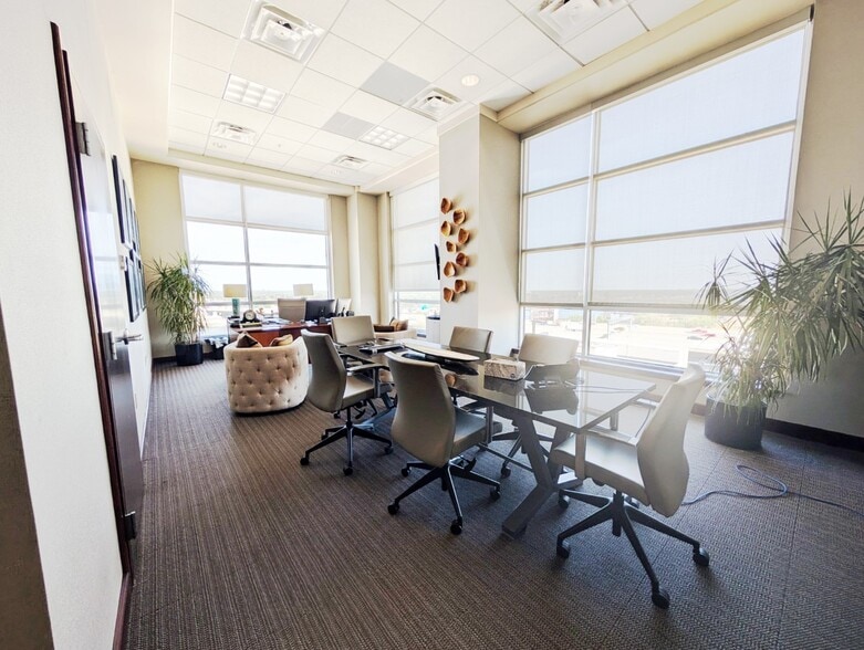 More Photos Of 521 President Clinton Ave, Little Rock Office Residential For Sale