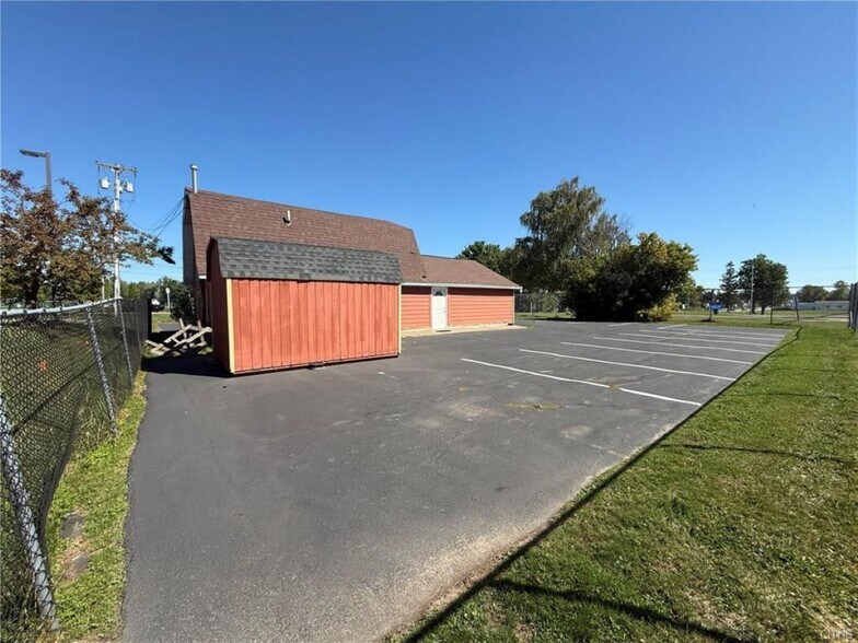 More Photos Of 5998 State Route 31, Cicero Freestanding For Sale