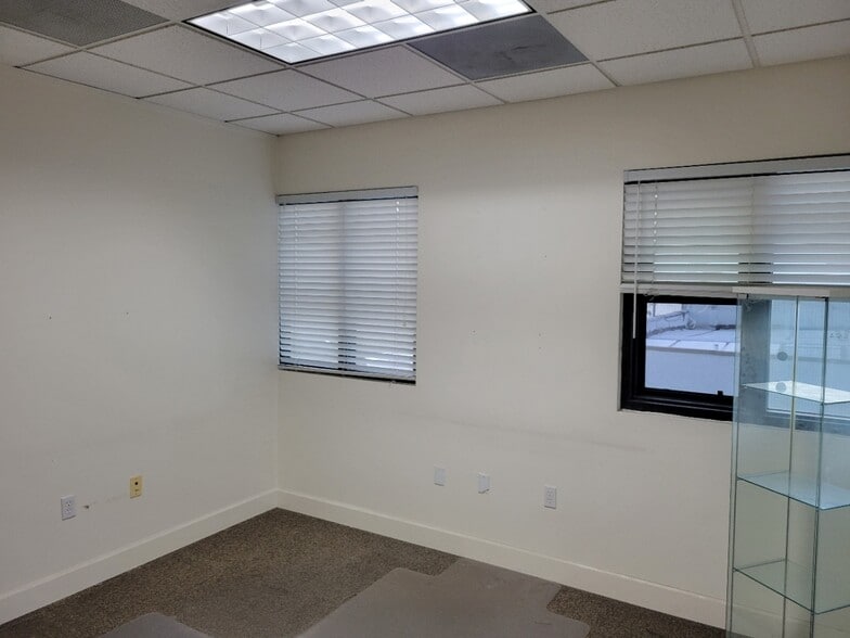 More Photos Of 2600 Foothill Blvd, La Crescenta Office For Lease