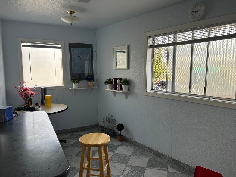More Photos Of 300 E 18th St, Oakland Freestanding For Sale