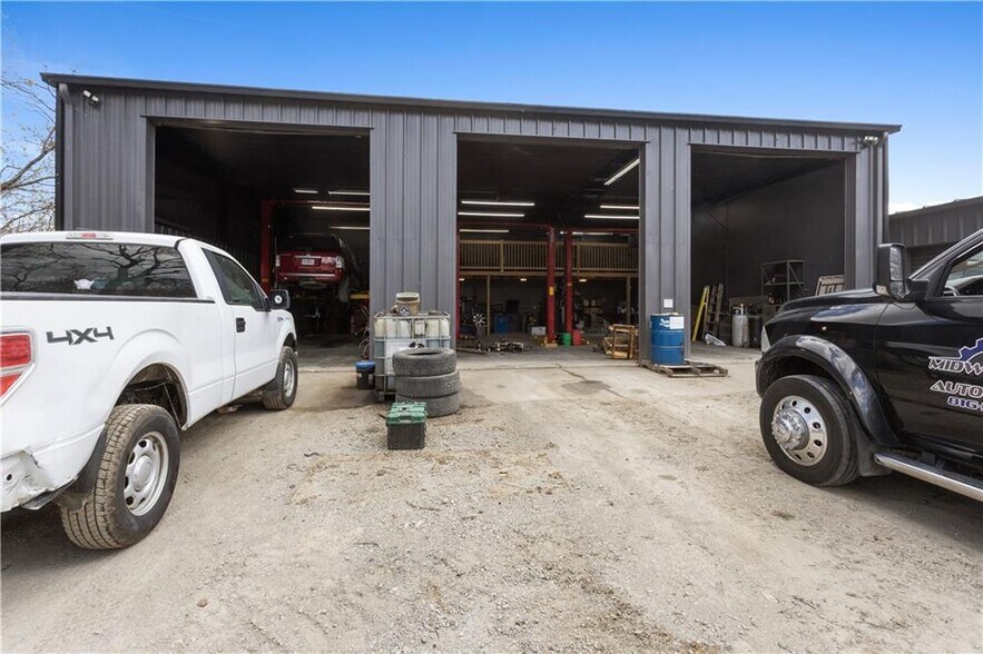 More Photos Of 3709 Pickett Rd, Saint Joseph Auto Repair For Sale