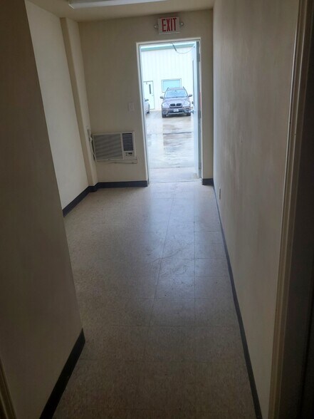 More Photos Of 2290 Dickinson Ave, League City Warehouse For Lease