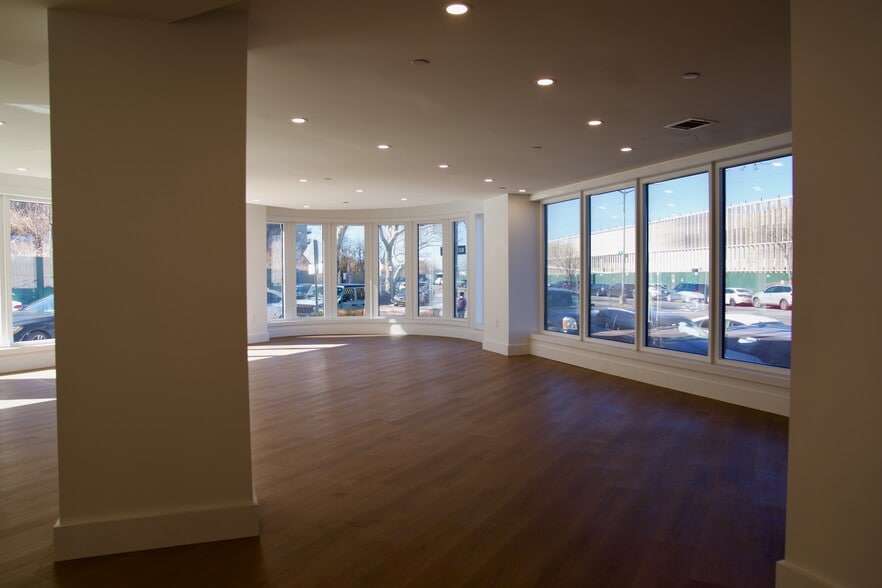 More Photos Of 160 Richmond Ter, Staten Island General Retail For Lease