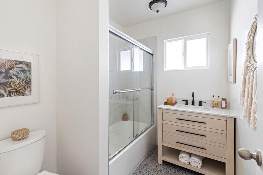 More Photos Of 4363 Eagle Rock Blvd, Los Angeles Multifamily For Sale