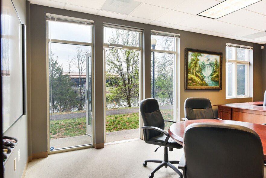 More Photos Of 46175 Westlake Dr, Sterling Medical For Lease