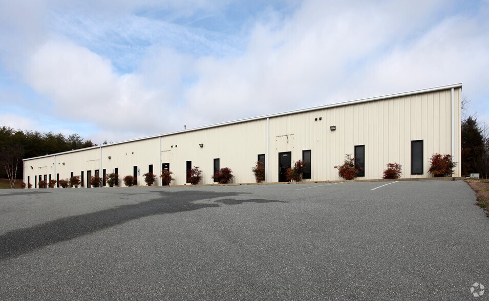 Primary Photo Of 3653-3673 Alamance Rd, Burlington Flex For Lease