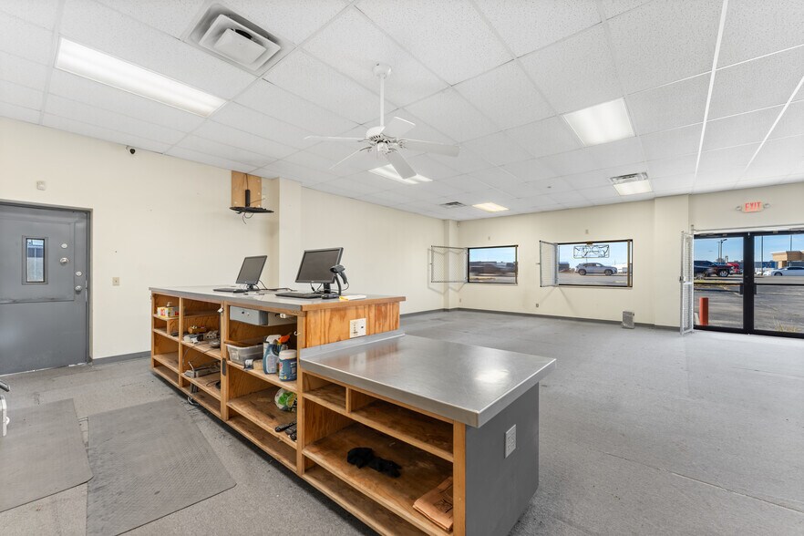 More Photos Of 2103 S Thompson St, Springdale Freestanding For Sale