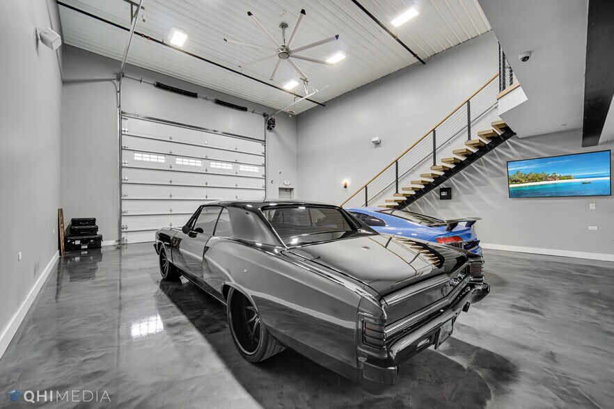 More Photos Of 2108-2260 Ferry Rd, Naperville Showroom For Sale