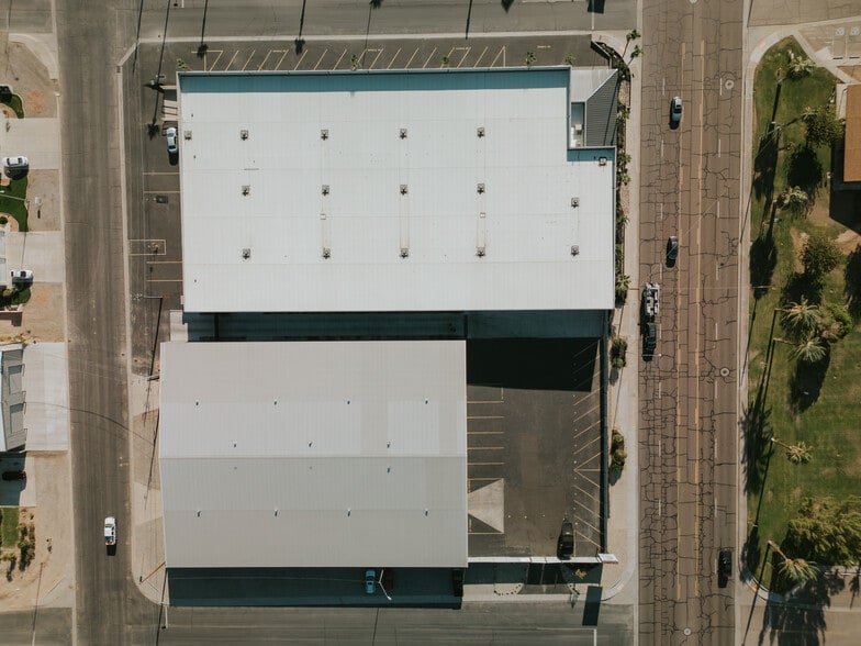 More Photos Of 309 W Riverside Dr, Parker Specialty For Sale