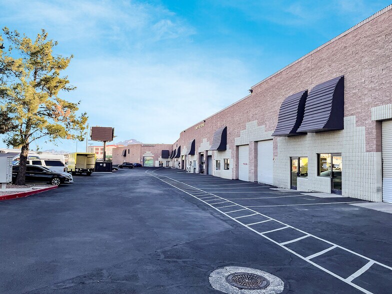 More Photos Of 1000 N Stephanie Pl, Henderson Warehouse For Lease