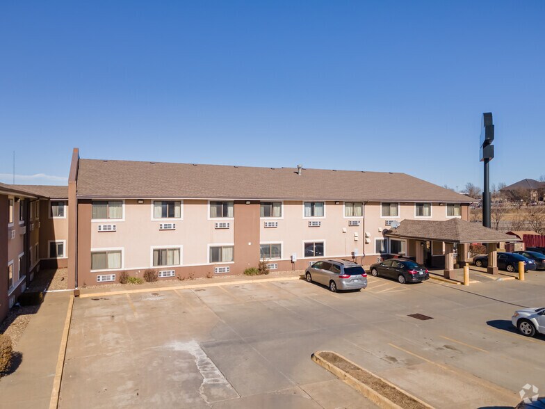 More Photos Of 1510 SW Wanamaker Rd, Topeka Hotel For Sale