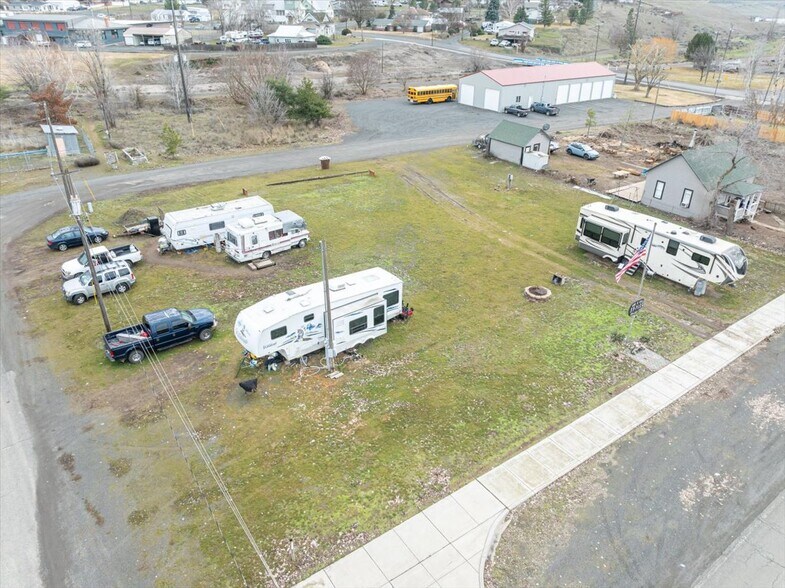 More Photos Of 165 N Main St, Washtucna Trailer Camper Park For Sale
