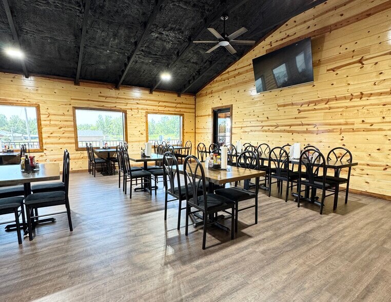 More Photos Of 500 SE Lincoln Rd, Idabel Hotel For Sale