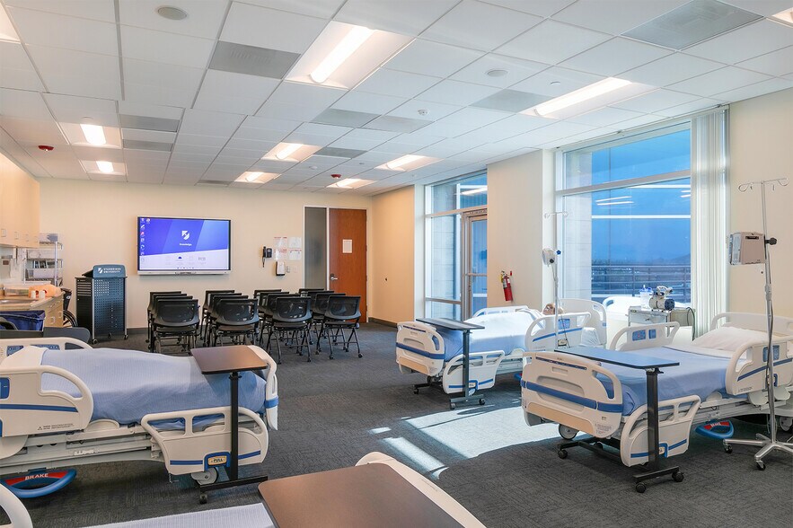 More Photos Of 1325 Spruce St, Riverside Office For Sale