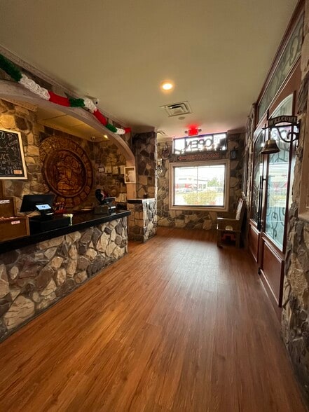 More Photos Of 805 Old Fort Pky, Murfreesboro Freestanding For Lease