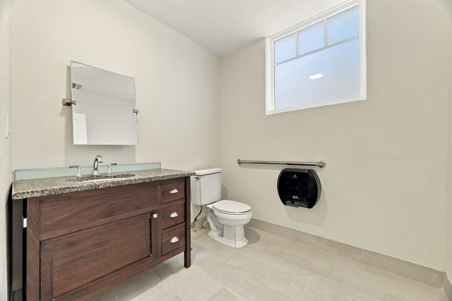 More Photos Of 125 N San Marcos, San Antonio Office Residential For Sale