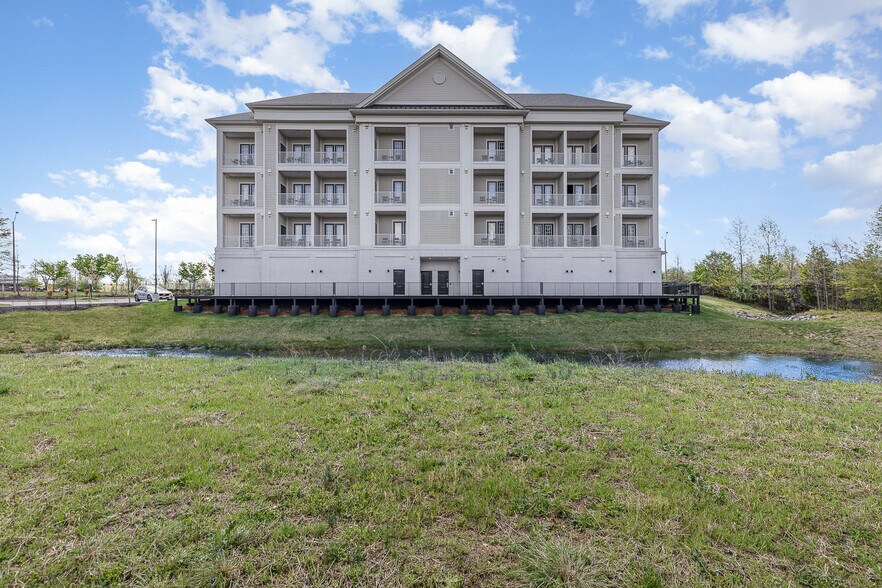 More Photos Of 2200 Carl D Silver Pkwy, Fredericksburg Hotel For Lease