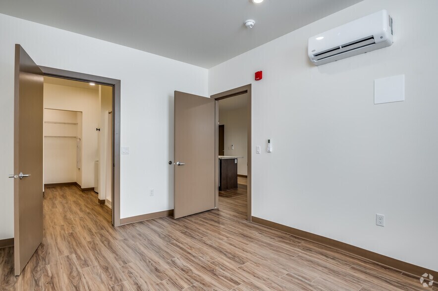 More Photos Of 2001 Marathon St, Neenah Apartments For Sale