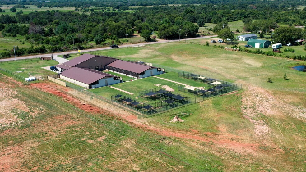 More Photos Of 39812 Hazel Dell Rd, Shawnee Veterinarian Kennel For Sale