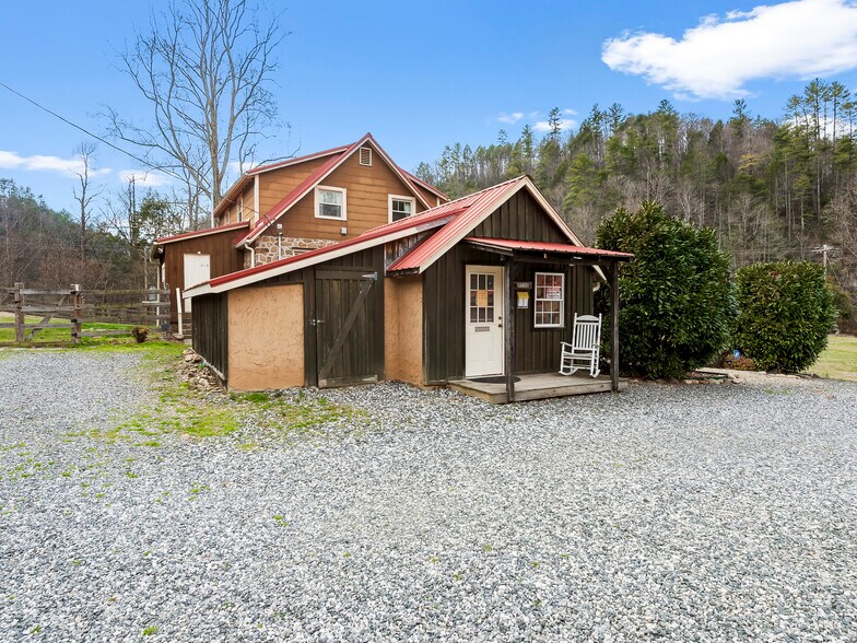 More Photos Of 58 Gunter Town Rd., Marshall Self Storage For Sale