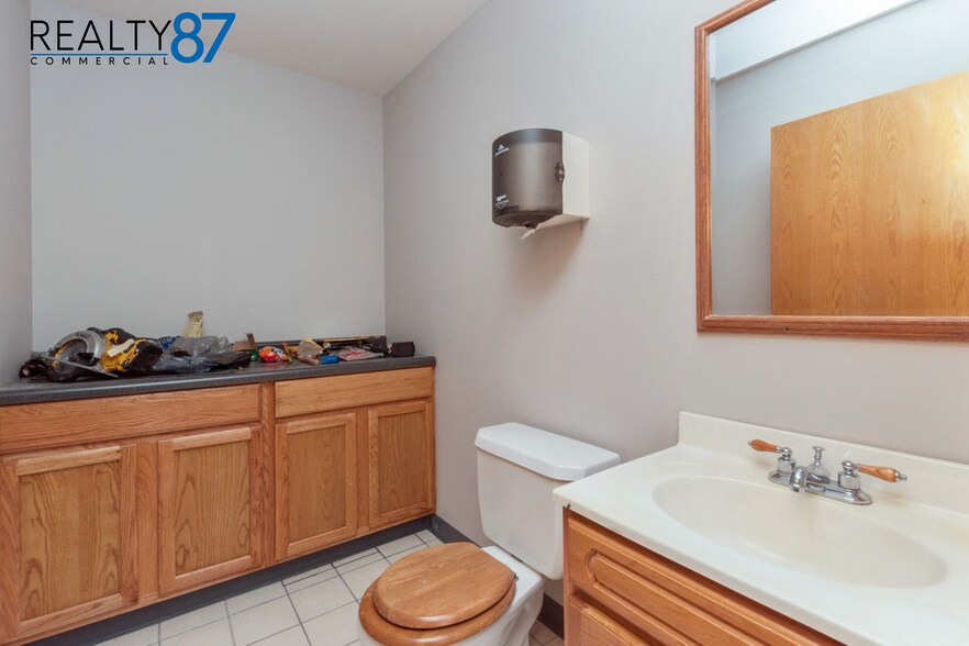 More Photos Of 6325 7th Street Ct SW, Cedar Rapids Warehouse For Lease