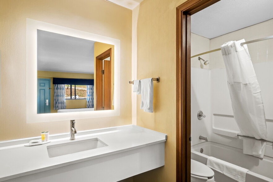 More Photos Of 1630 Richmond St, Mount Vernon Hotel For Sale